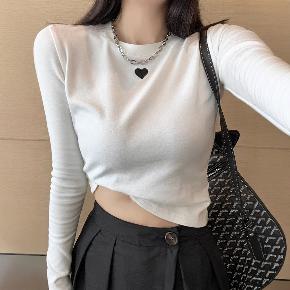 Women’s long-sleeved basic t-shirt with fashionable heart detail Chic & Stil
