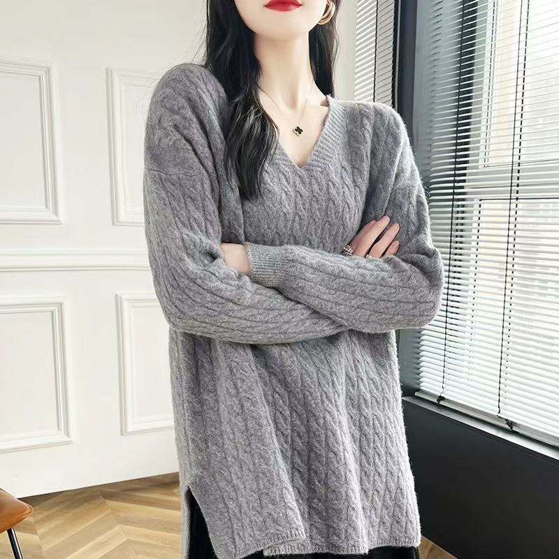 Women chunky knit sweater with V-neck and relaxed fit Lune London