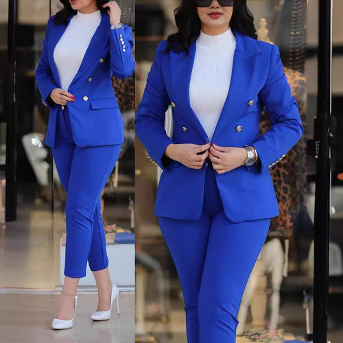 Ladies elegant and stylish business suit with double-breasted and fitted cut Lune London