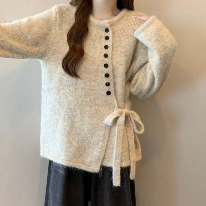 Cardigan pour femmes avec lien sur le côté et détails de boutons Chic & Stil