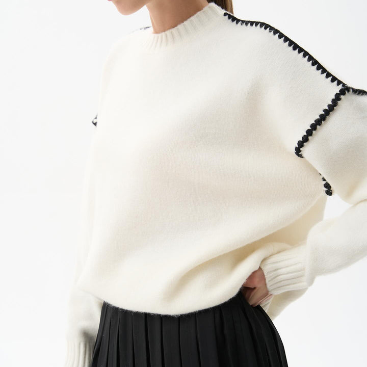 Elegant knitted sweater for women with unique ribbed structures and trendy accents Lune London