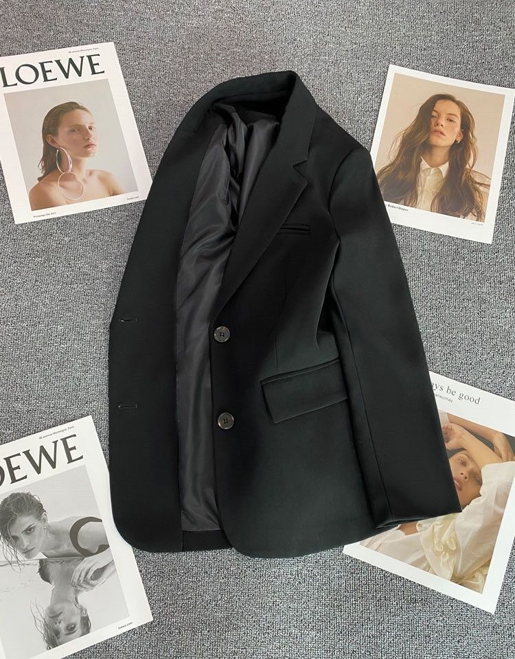 Blazer Élégant pour Femmes avec Une Coupe Tendance et Des Boutons Décoratifs Chic & Stil
