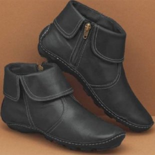 Elegant Chelsea boots for women in high-quality leather with side zipper Lune London