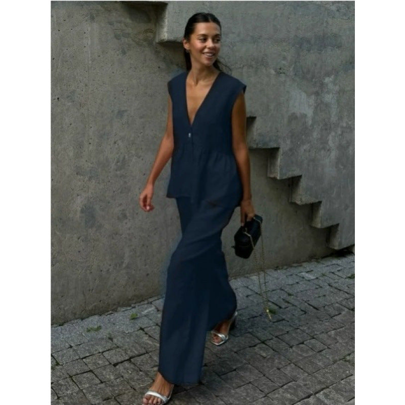 Casual linen set for women with deep V-neck and wide-leg pants Lune London