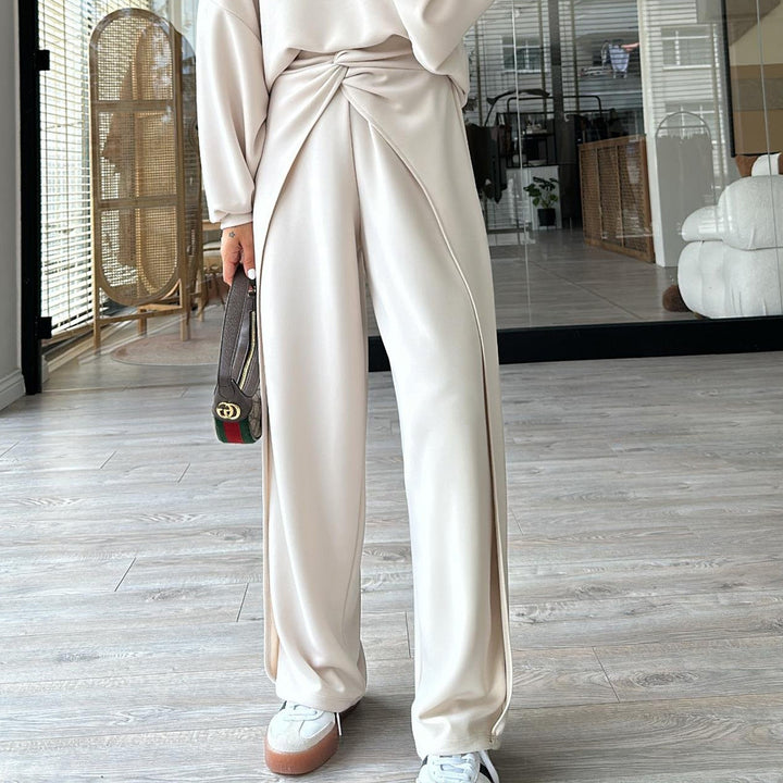 Women’s set with an elegant crepe design and a loose fit Lune London