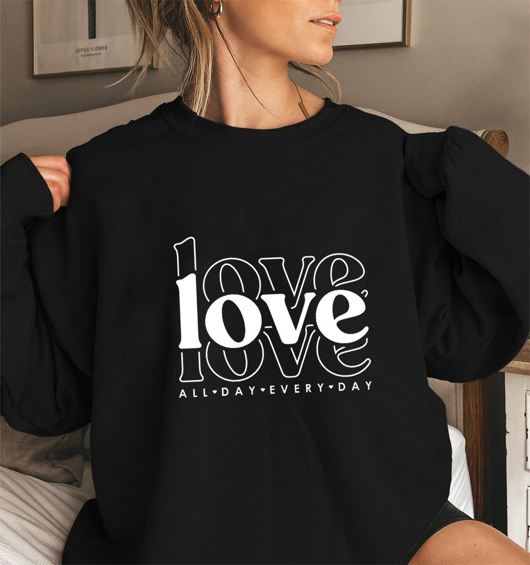 Sweat-shirt pour femmes avec des manches volumineuses et imprimé moderne "love" Chic & Stil