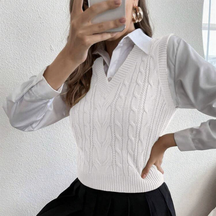 Knitted sweater for women with V-neck and twisted pattern Lune London