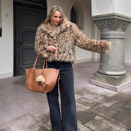 Short faux fur leopard print jacket Lune London