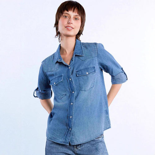 Women's casual denim blouse with patch pockets and slightly fitted cut Lune London