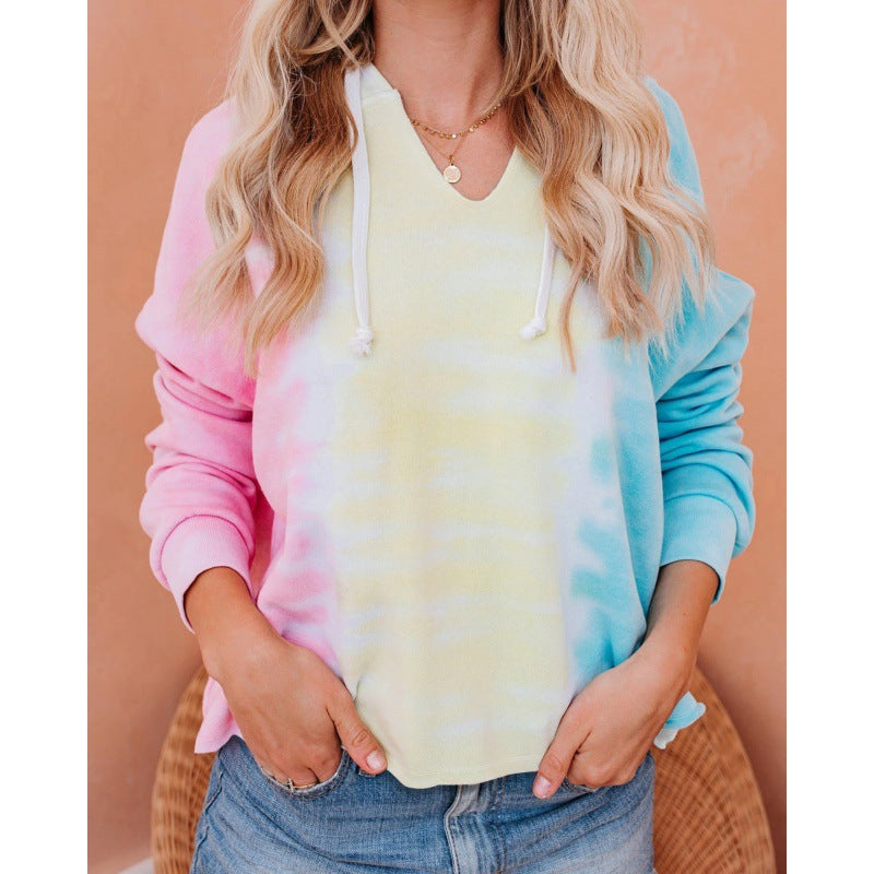 Haut à capuche pour femme à col en V avec design tie-dye Chic & Stil