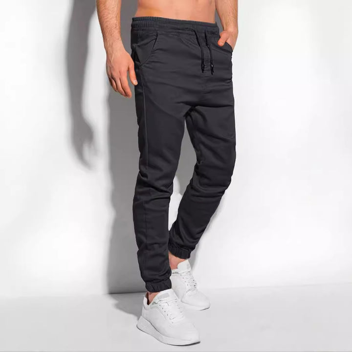 Sporty jogging pants for men with practical side pockets Lune London