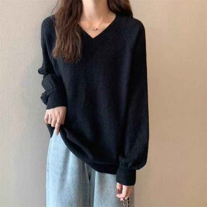 Ladies elegant V-neck sweater with a fine knitted texture Lune London