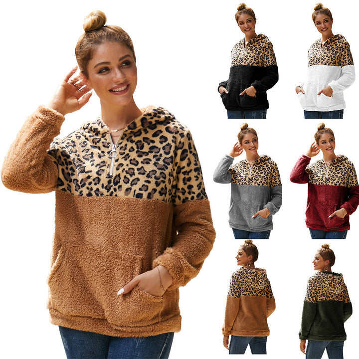 Comfortable hoodie for women with an exciting leopard pattern and kangaroo pocket Lune London
