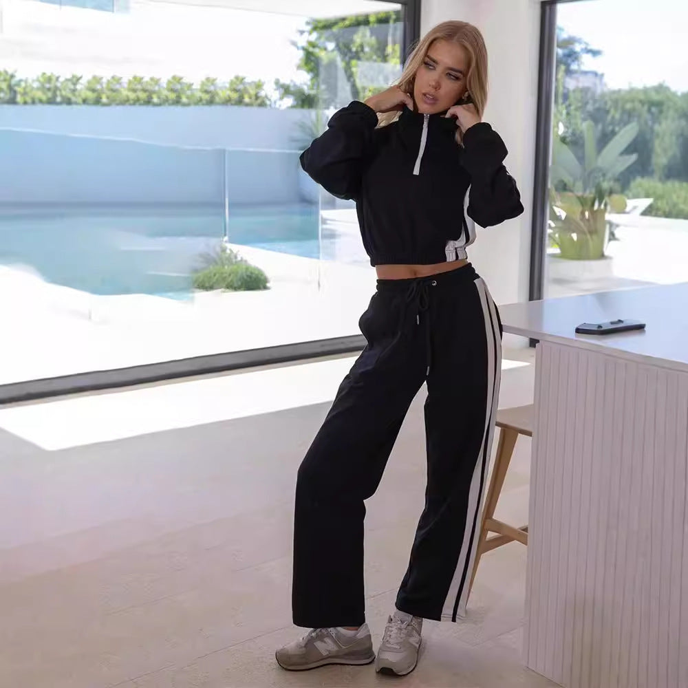 Women's sporty lounge set with high-neck top and elastic trousers Chic & Stil
