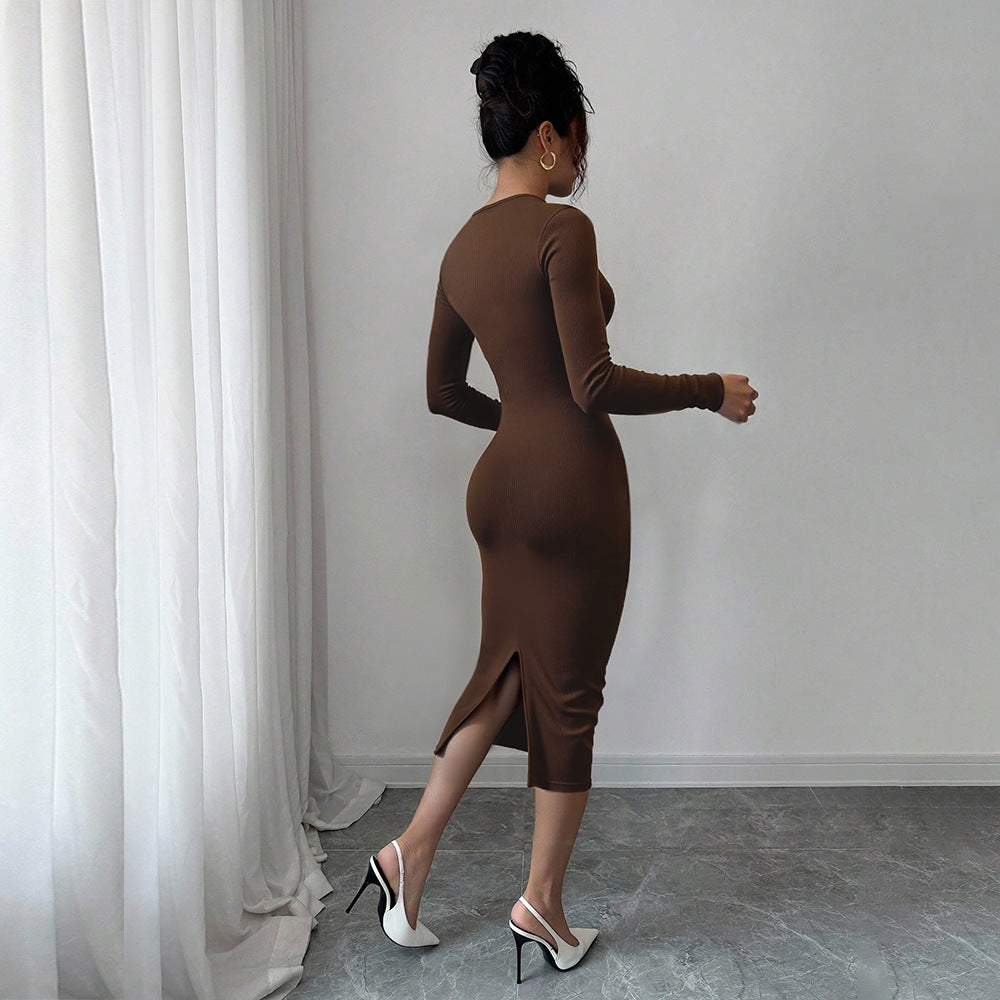 Robe midi ajustée en jersey pour femmes avec détail torsadé et manches longues Chic & Stil