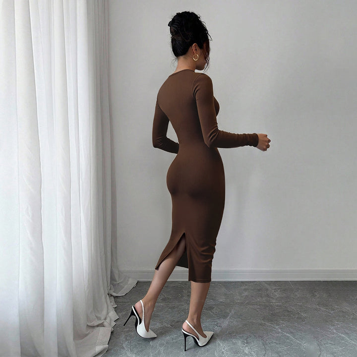 Robe midi ajustée en jersey pour femmes avec détail torsadé et manches longues Chic & Stil