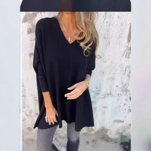 Casual knitted sweater for women with V-neck Lune London
