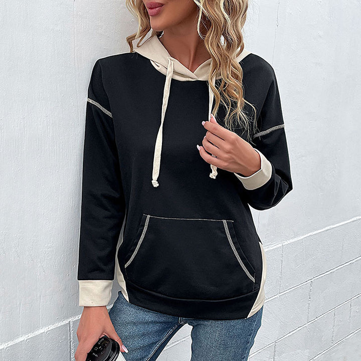 Women's hoodie with a refined stitching design and a practical kangaroo pocket Lune London