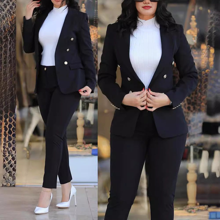 Ladies elegant and stylish business suit with double-breasted and fitted cut Lune London