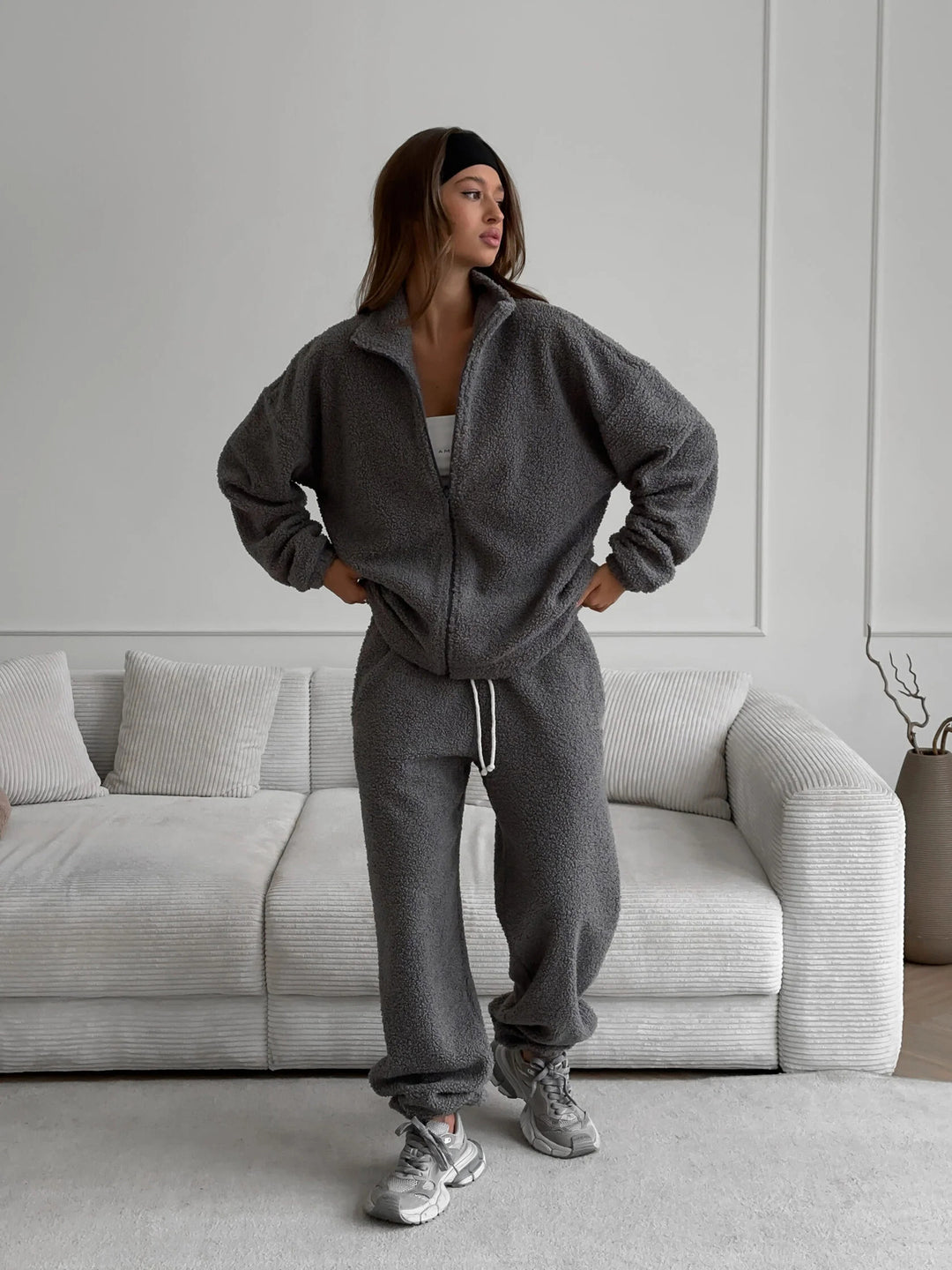 Women Robust fleece jogging set with high collar and practical pockets Lune London