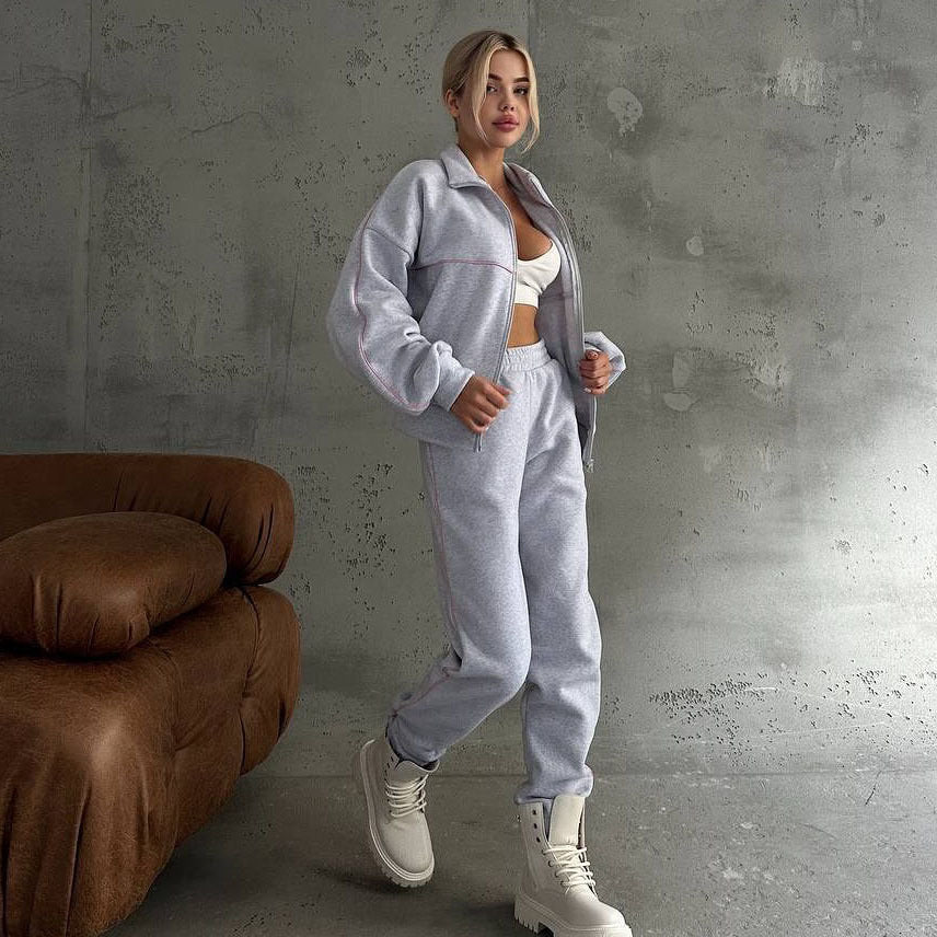 Comfortable fleece tracksuit for women with high collar and zipper Lune London