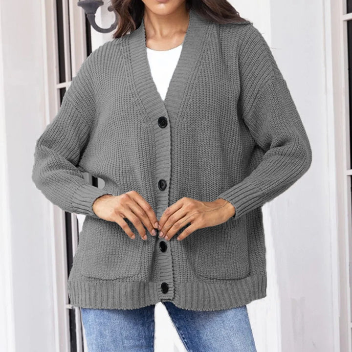 Chunky knit cardigan for women with practical pockets and casual fit Lune London