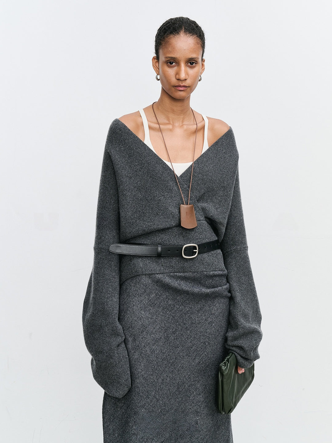 Pull enveloppant élégant et doux pour femme en laine de haute qualité Chic & Stil