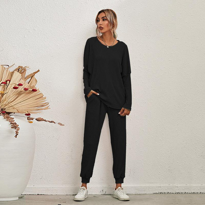 Comfortable lounge set for women with a relaxed fit and handy pockets Lune London