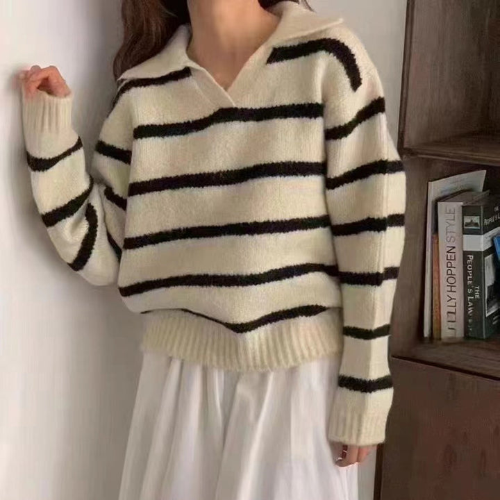 Pull élégant pour femmes avec motif rayé et col Chic & Stil