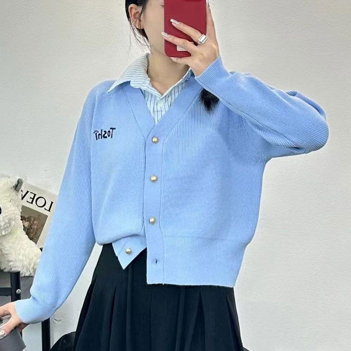 Femme cardigan décontracté avec col en V et boutons décoratifs Chic & Stil