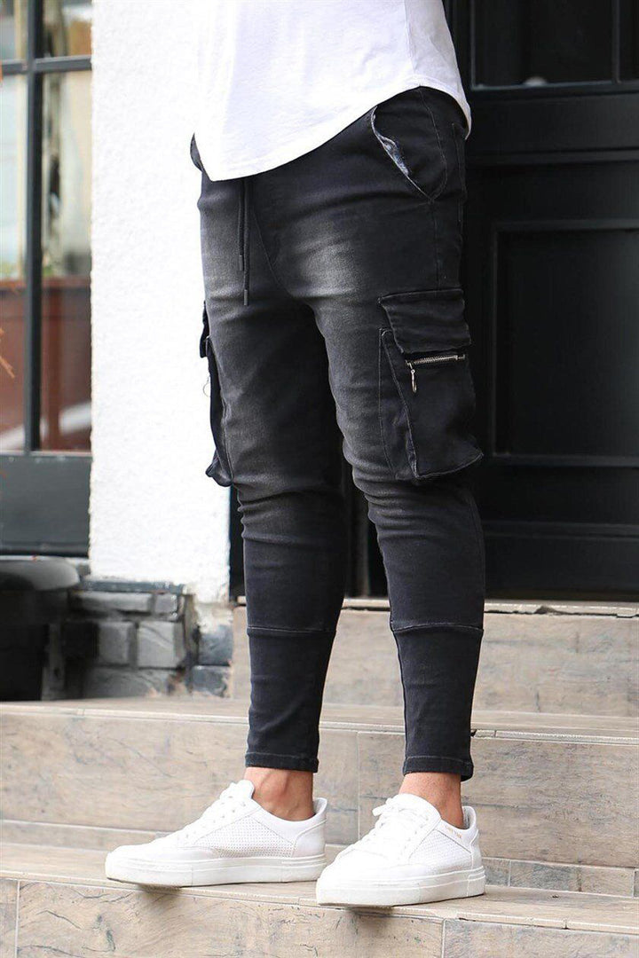 Slim-fit men's cargo jeans with practical side pockets and decorative zippers Lune London