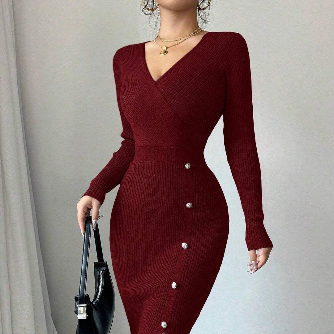 Robe tricotée pour femmes avec décolleté en V et détails de boutons décoratifs Chic & Stil