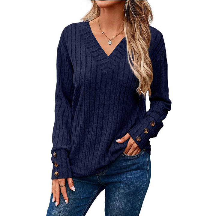 Casual women's V-neck sweater with textured ribbing design and elegant button details Lune London