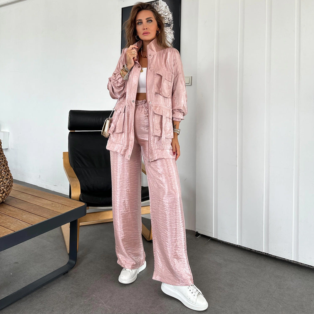 Athletic leisure set for women with an elegant shine and practical pockets Lune London