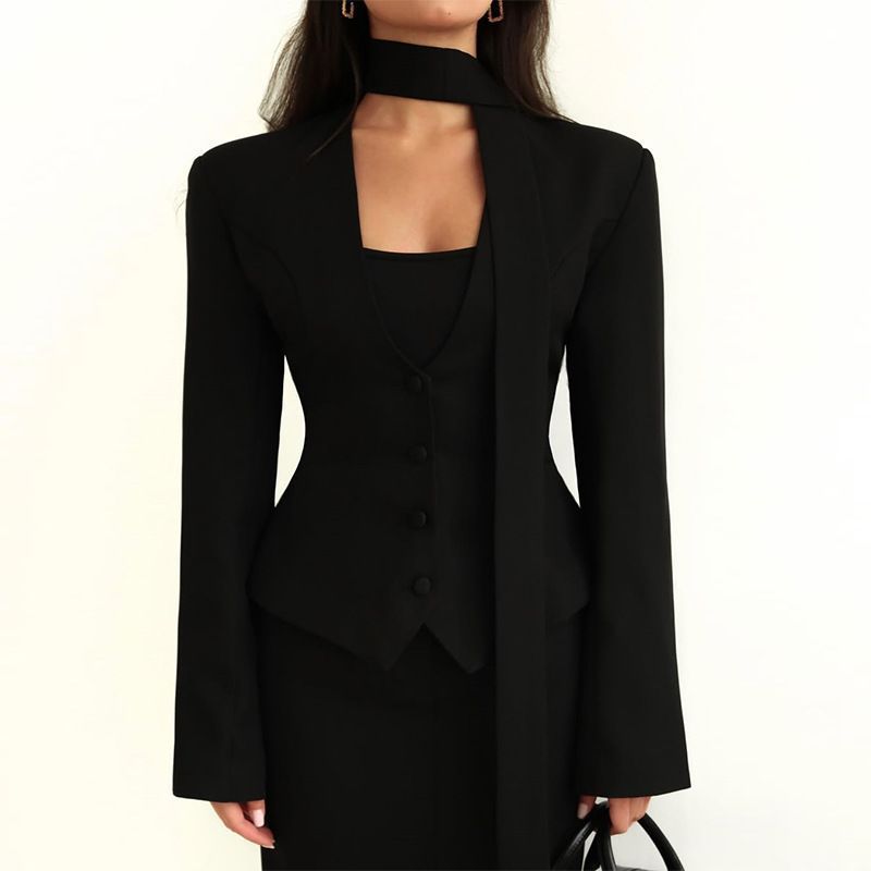 Women's blazer set with elegant collar option Lune London