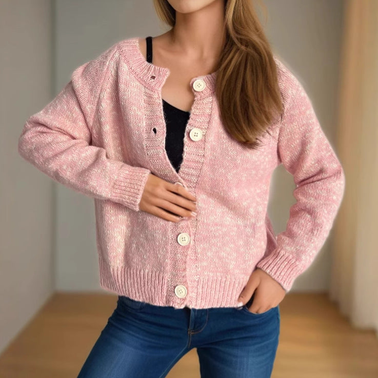 Cardigan confortable pour femmes avec de grands boutons et une belle texture Chic & Stil