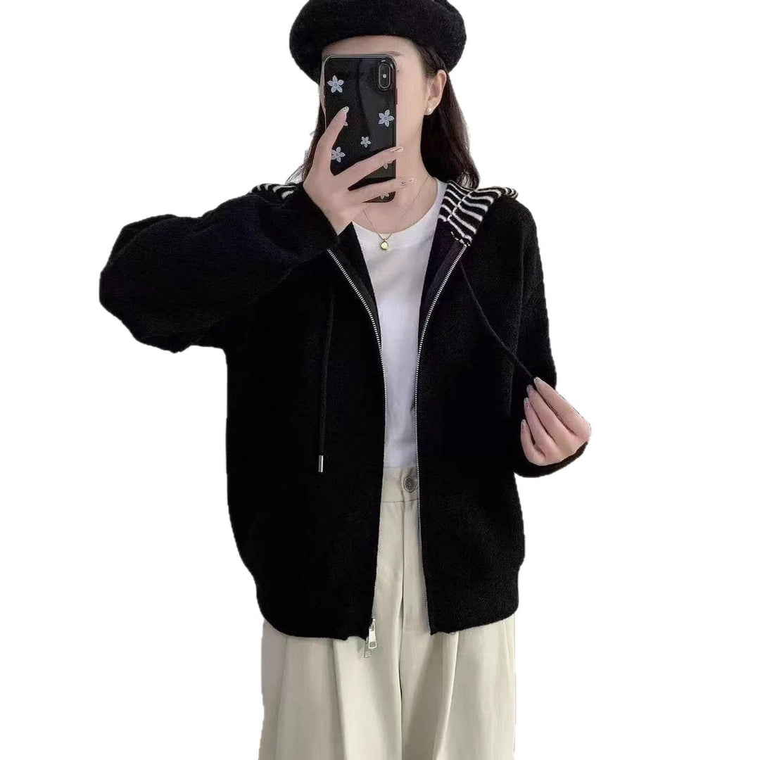 Veste à capuche confortable et élégante pour femmes avec rayures horizontales Chic & Stil