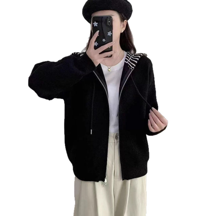 Veste à capuche confortable et élégante pour femmes avec rayures horizontales Chic & Stil
