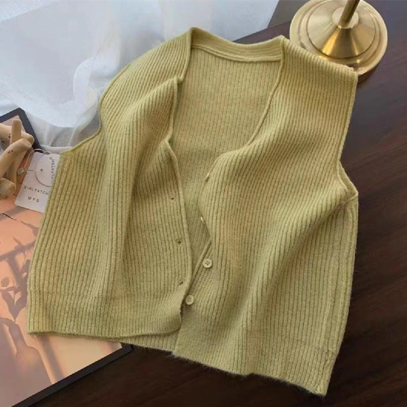 Knit vest for women with button placket and fine ribbed structure Lune London