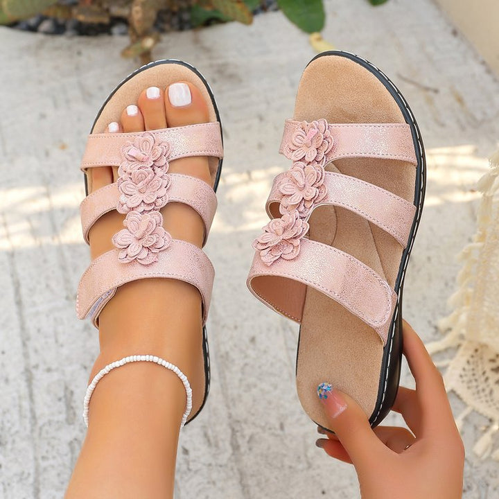 Comfortable women's sandals with floral appliqués Lune London