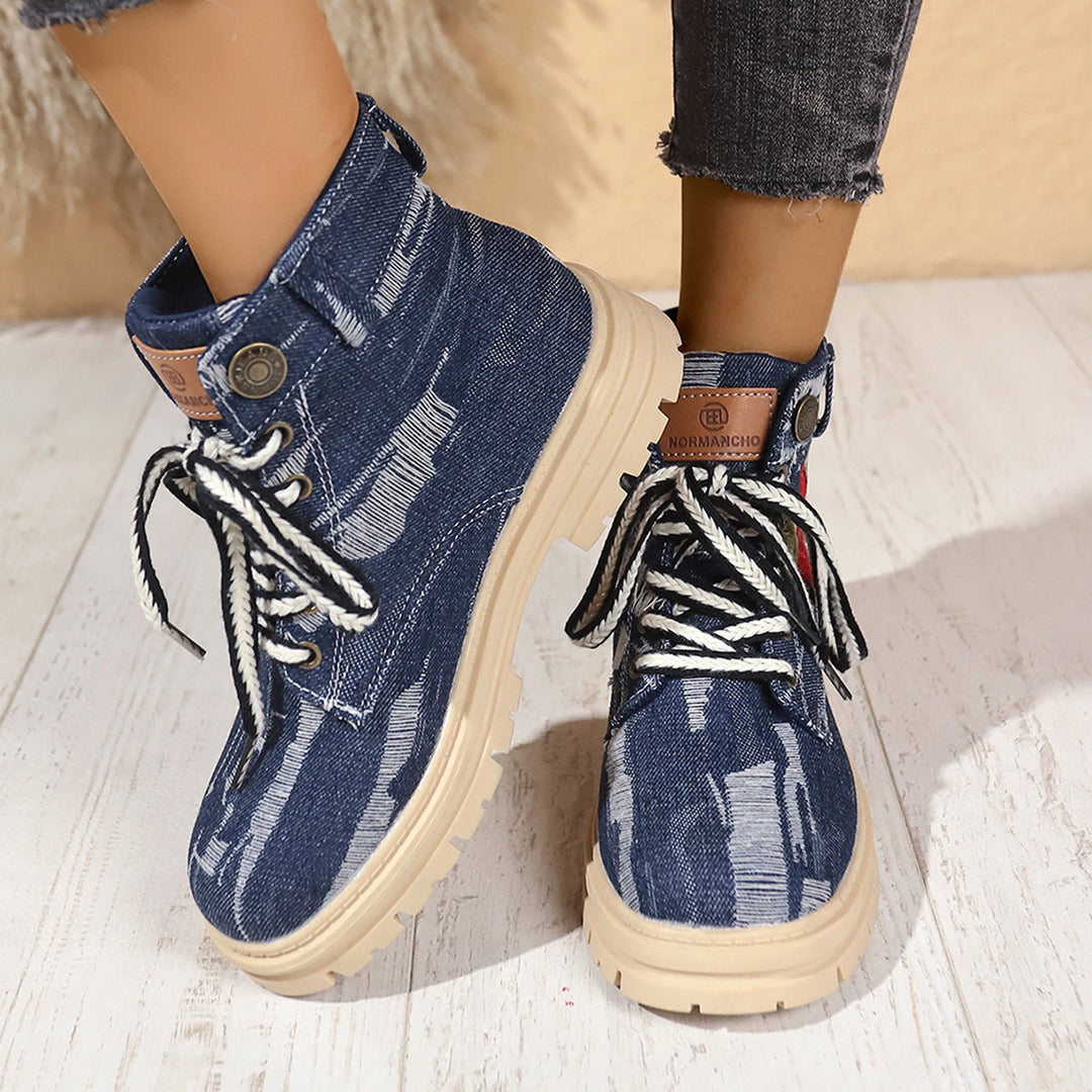 Laced women's boots with floral embroidery and non-slip sole Lune London