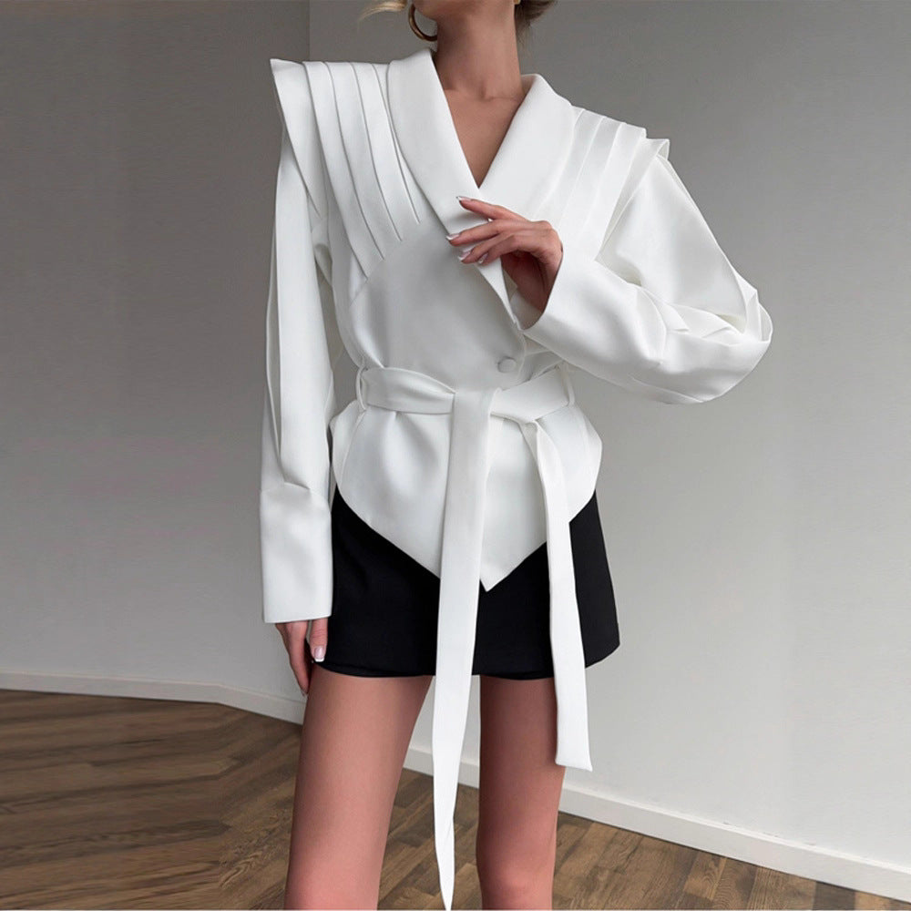 Tailored women's jacket with elegant collar and belt at the waist Lune London