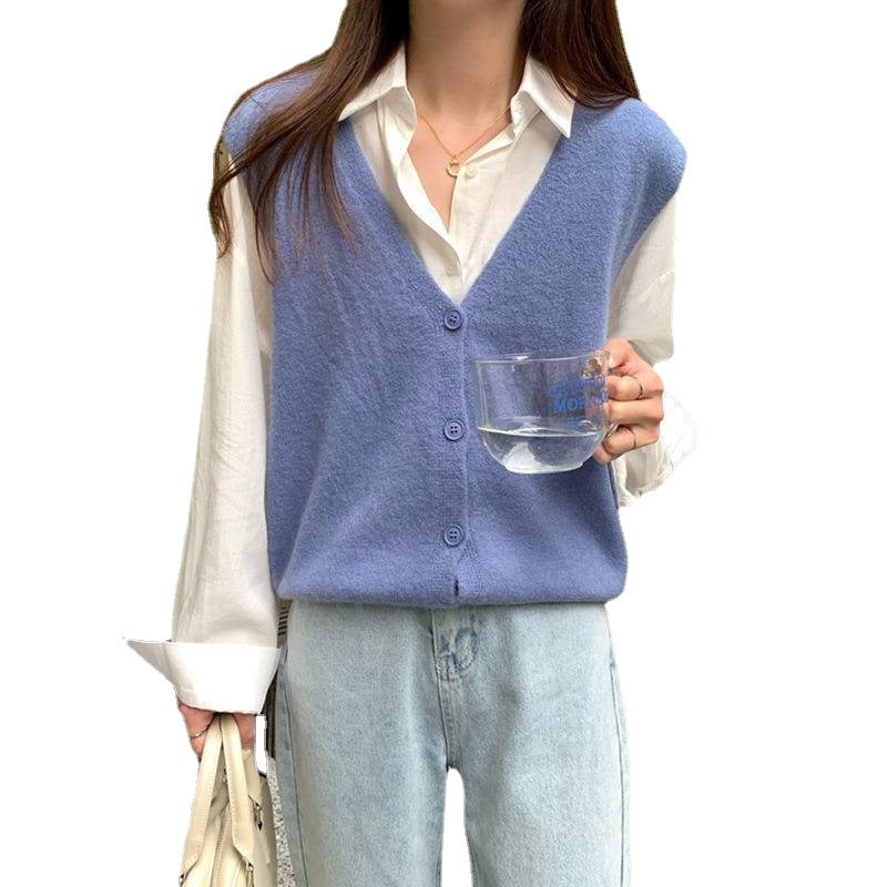 Gilet en tricot pour femmes avec un élégant col en V et fermeture à boutons Chic & Stil