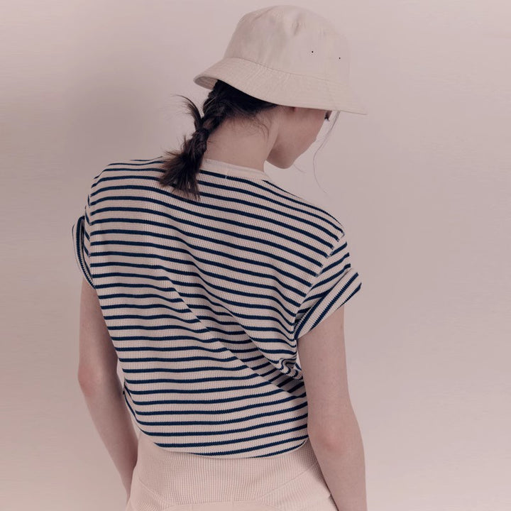 Chemisier à manches courtes à rayures tendance pour femmes avec patte de boutonnage Chic & Stil