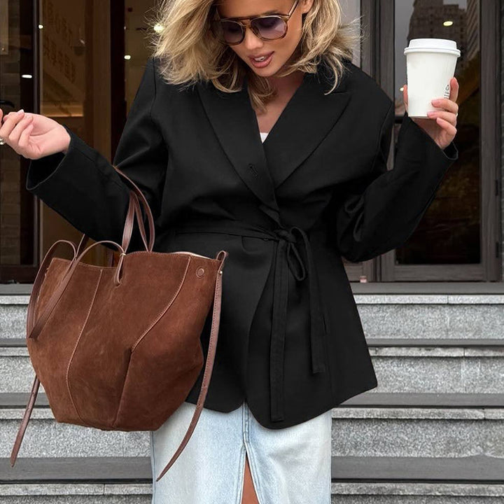 Tailored and elegant blazer for women Lune London