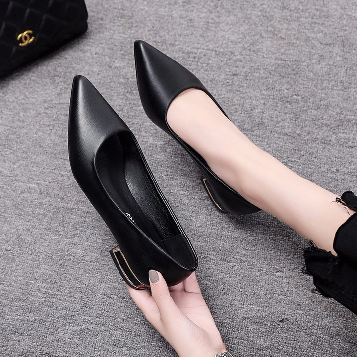 Elegant ladies' pumps with a comfortable block heel Lune London