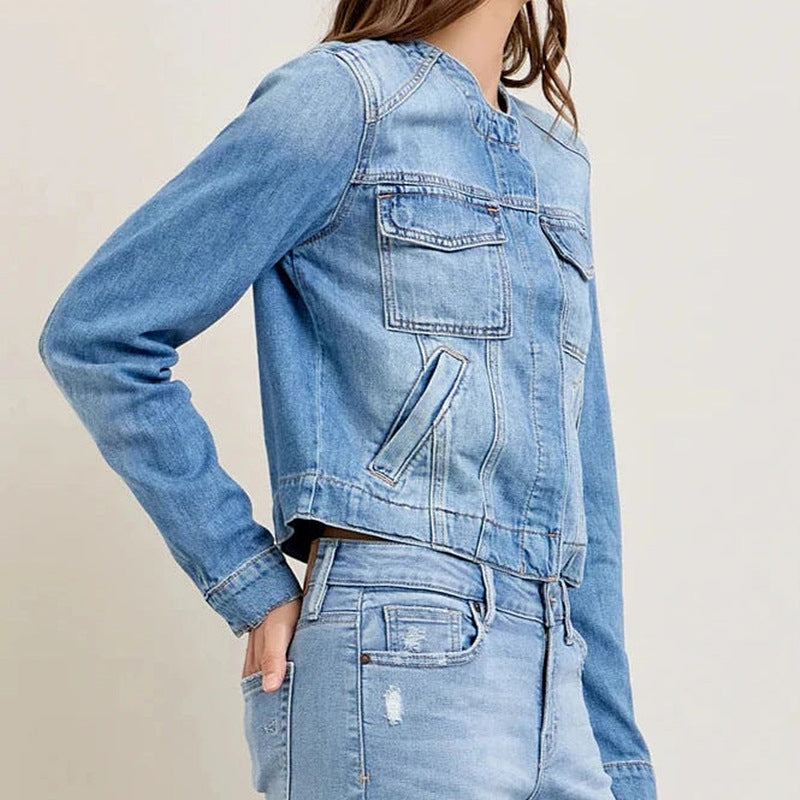 Cropped denim jacket for women with classic cut and practical pockets Lune London