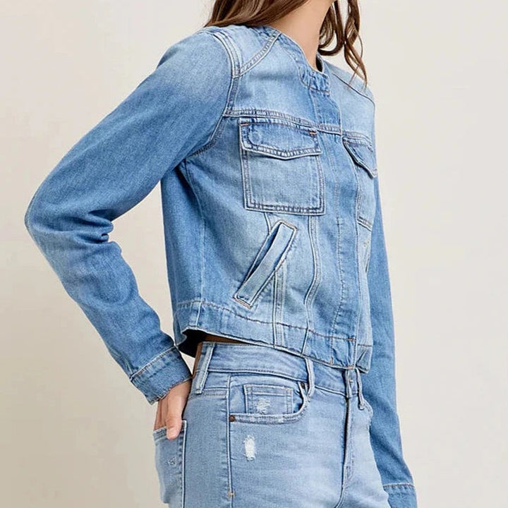 Cropped denim jacket for women with classic cut and practical pockets Lune London