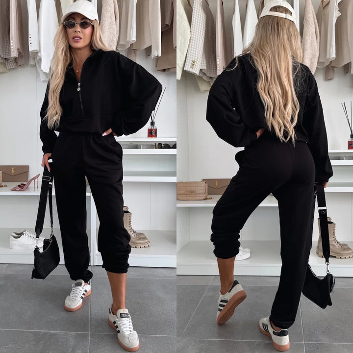 Sports loungewear set for women with stylish high collar and zipper Chic und Stil
