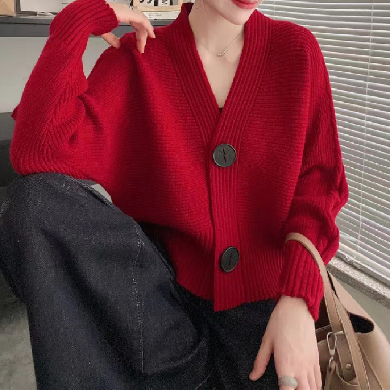 Cozy knit cardigan for women with a loose fit and large buttons Lune London